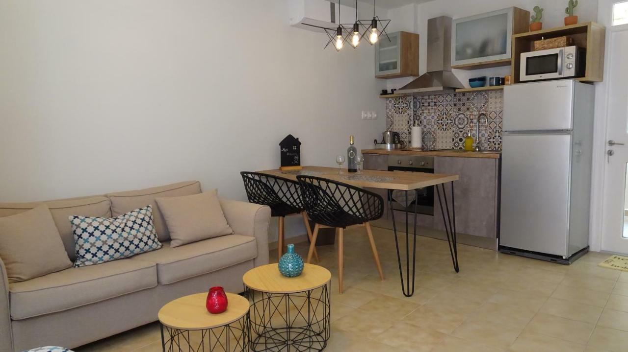 Elegant And Comfortable Apartment In The City Center Ermoupoli Exterior foto