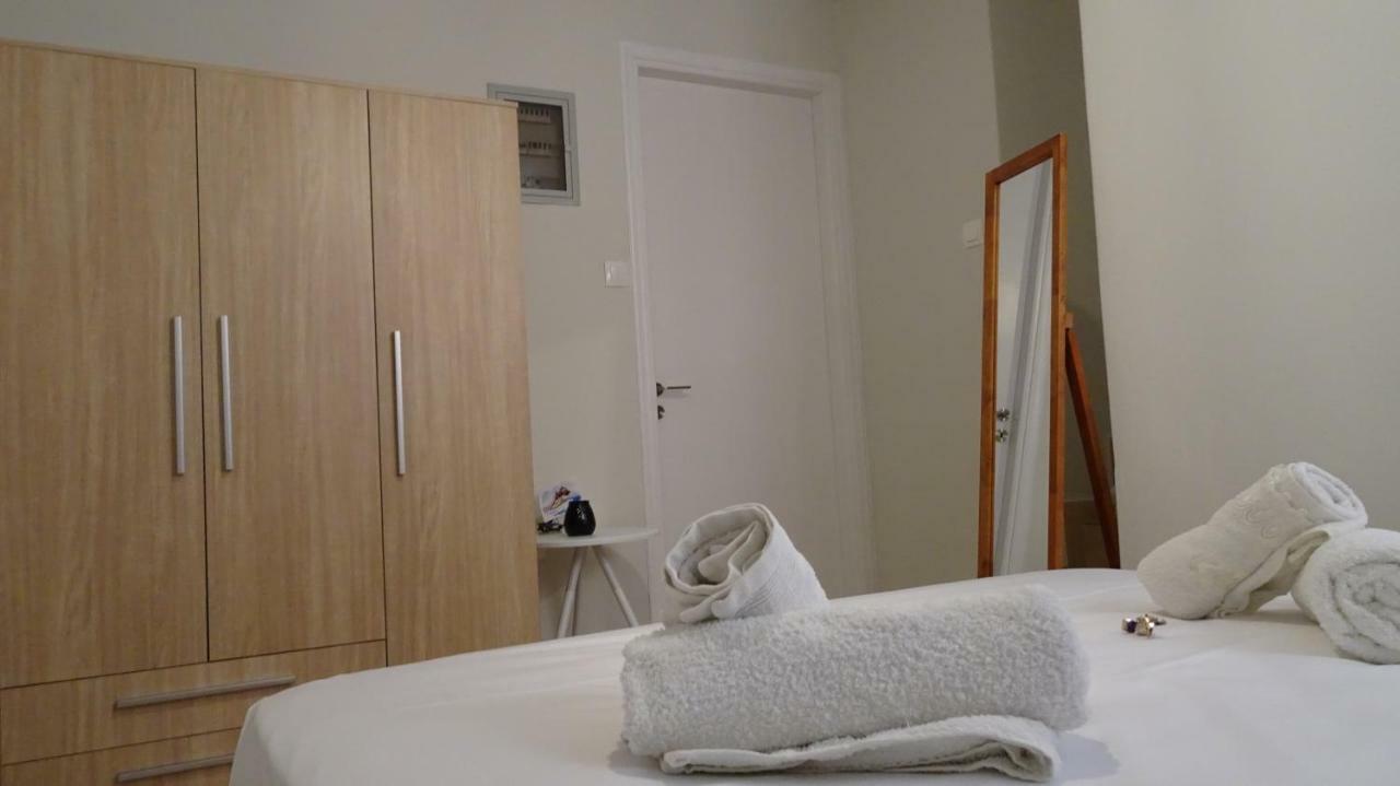 Elegant And Comfortable Apartment In The City Center Ermoupoli Exterior foto